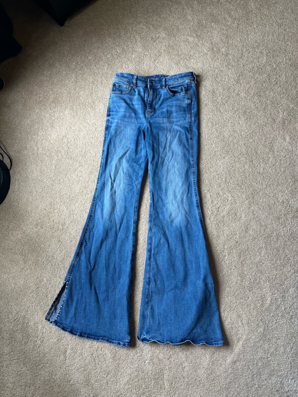 American eagle women’s Flared Blue Jeans - Classic High-Rise Style